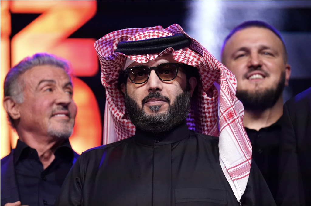 أنباء عن تأجيل حدث UFC السعودية للبحث عن بطاقة أكثر قوة