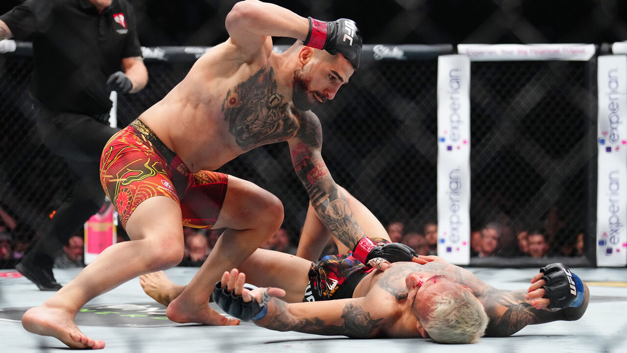 إيليا توبوريا ينهي تشارلز أوليفيرا