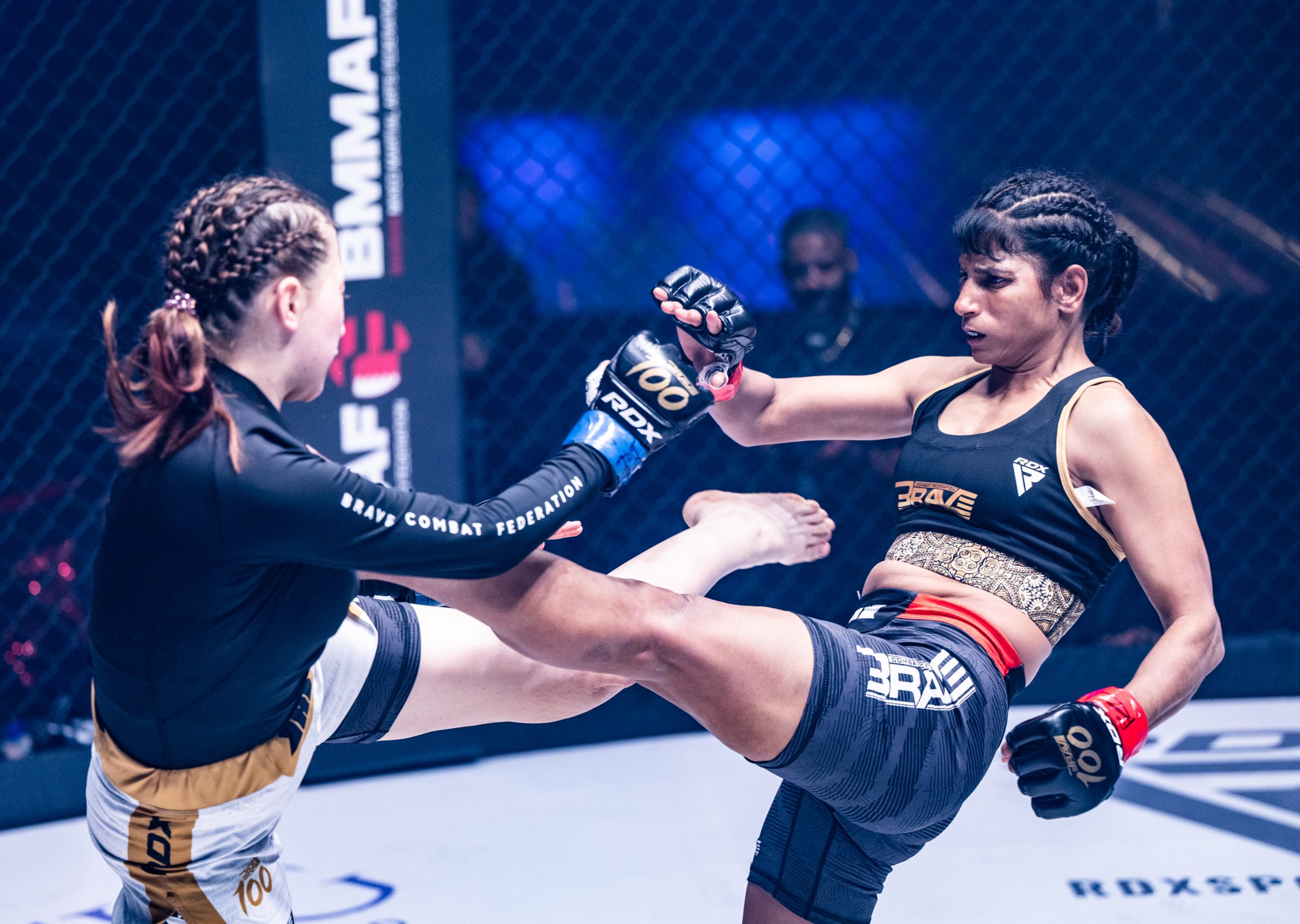 BRAVE CF 100 Bahrain FotoSevenSport _ Aarti Khatri vs. Arofat Toirova (2 von 11)